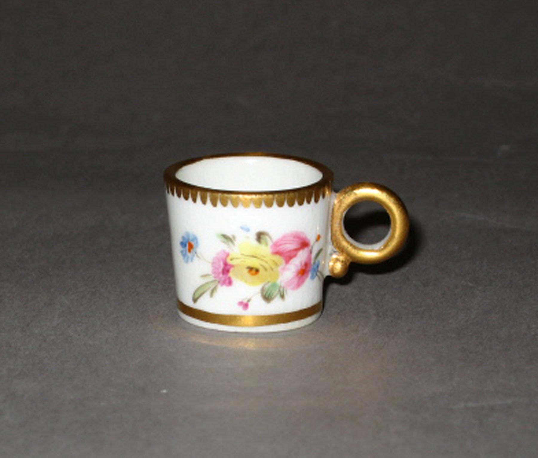 2003.0013.153 Porcelain mug