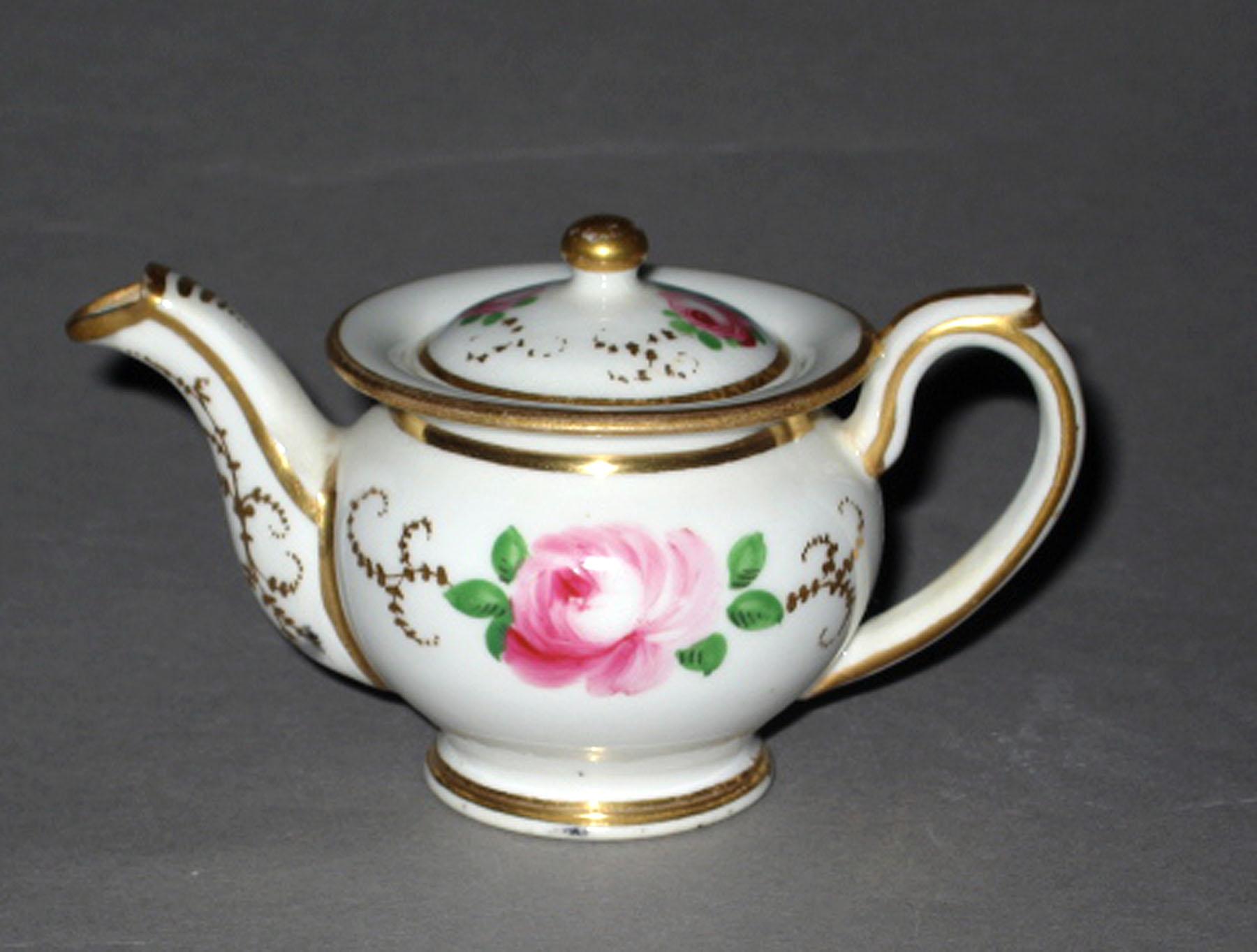2003.0013.155 A, B Porcelain teapot