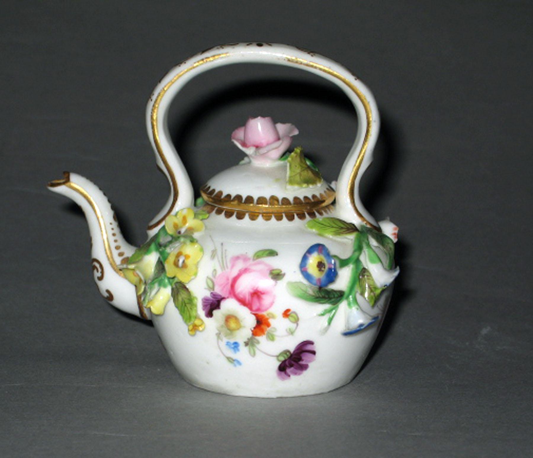 2003.0013.159 A, B Porcelain kettle