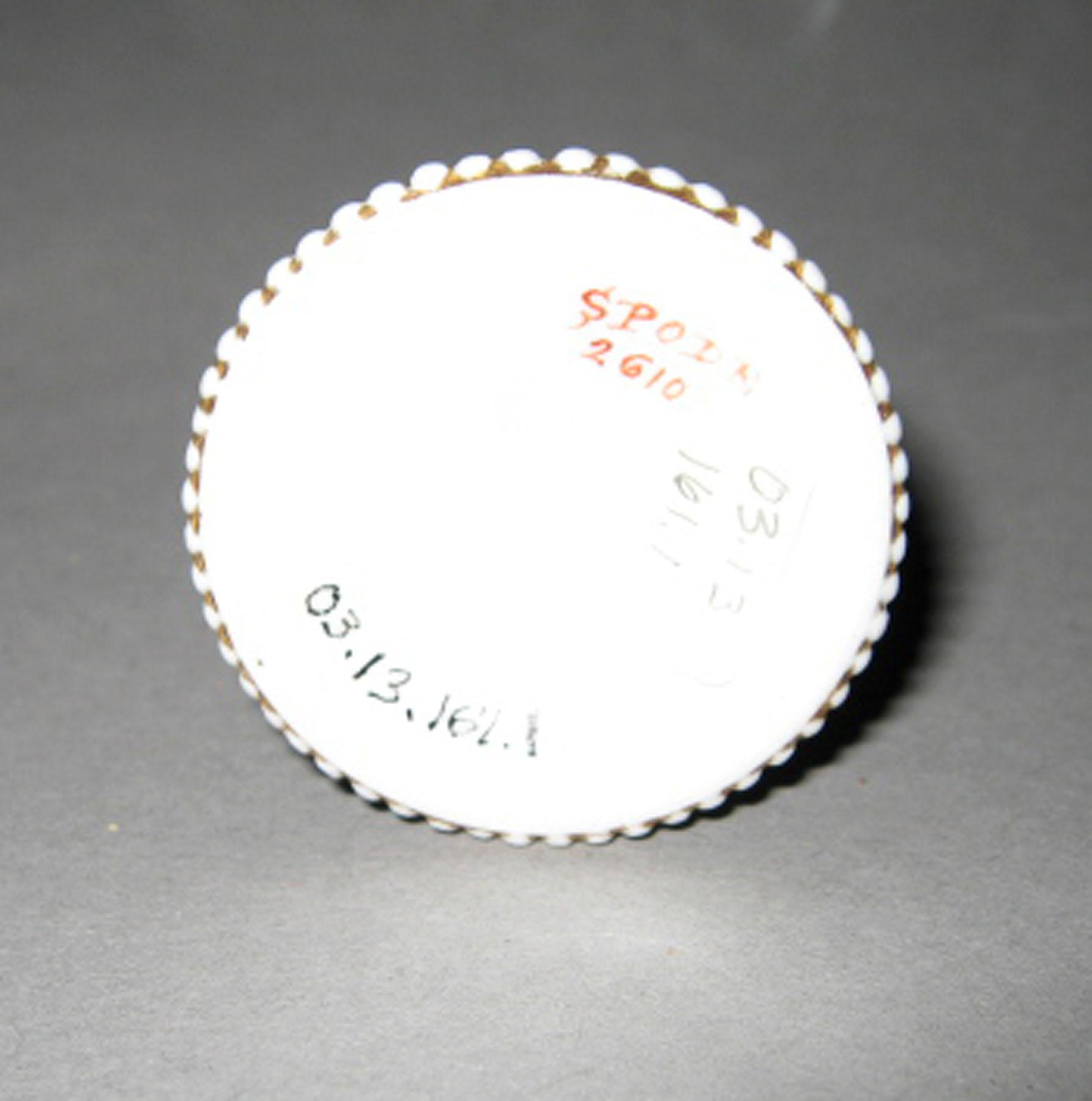 2003.0013.161.001 Spode porcelain candlestick (underside)