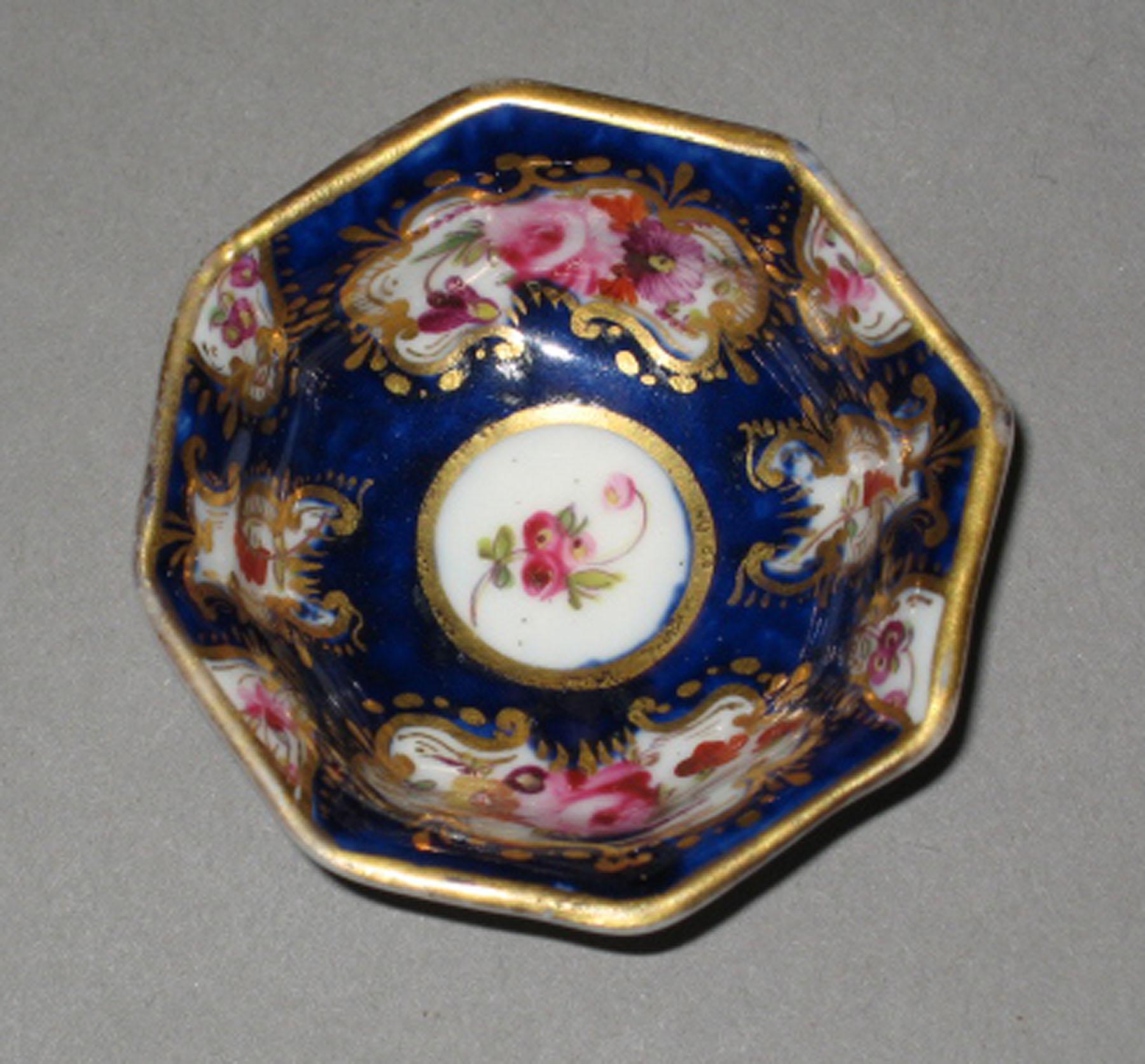 2003.0013.163 Porcelain dish