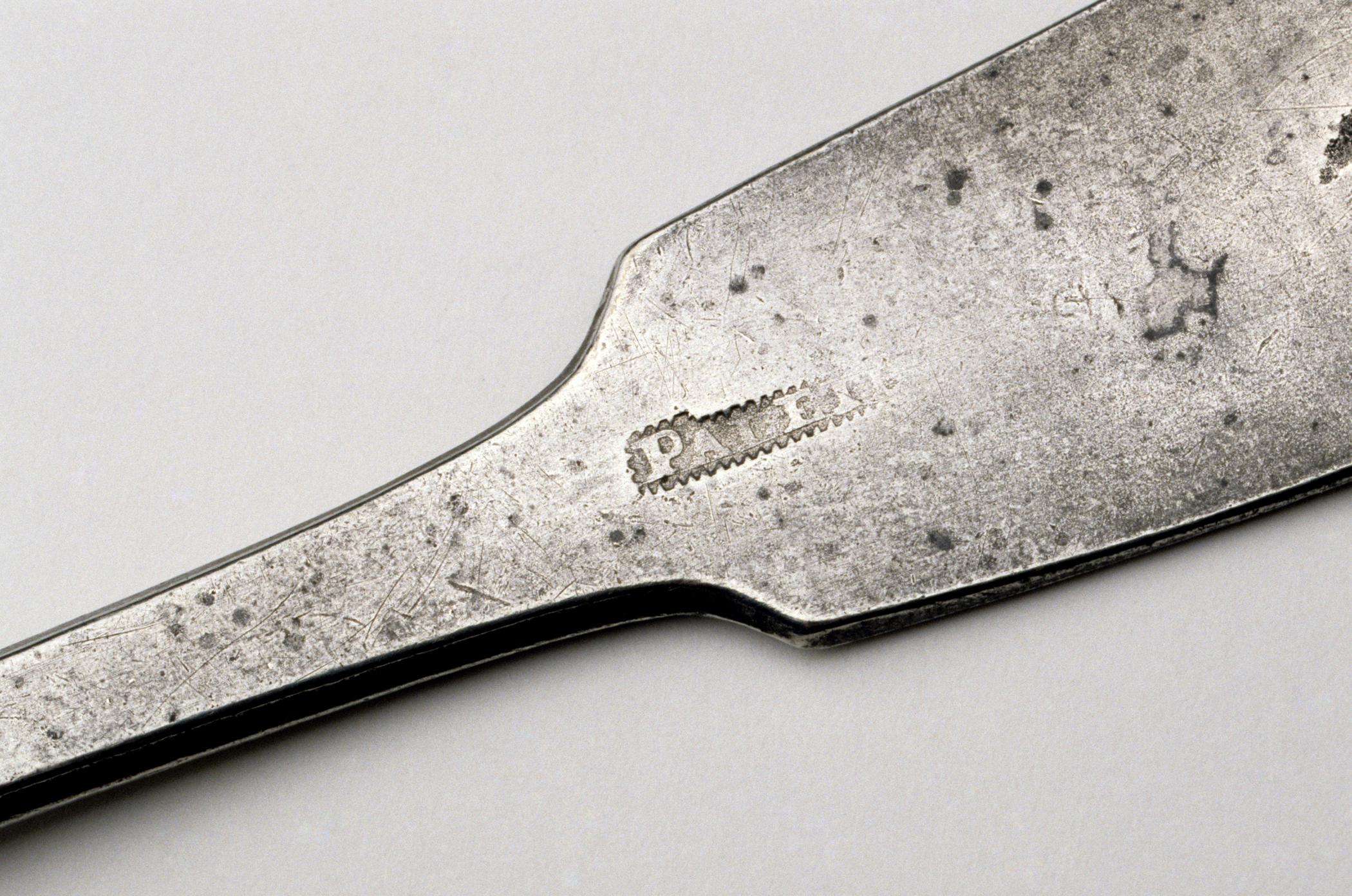 2003.0015 Pewter spoon (mark)