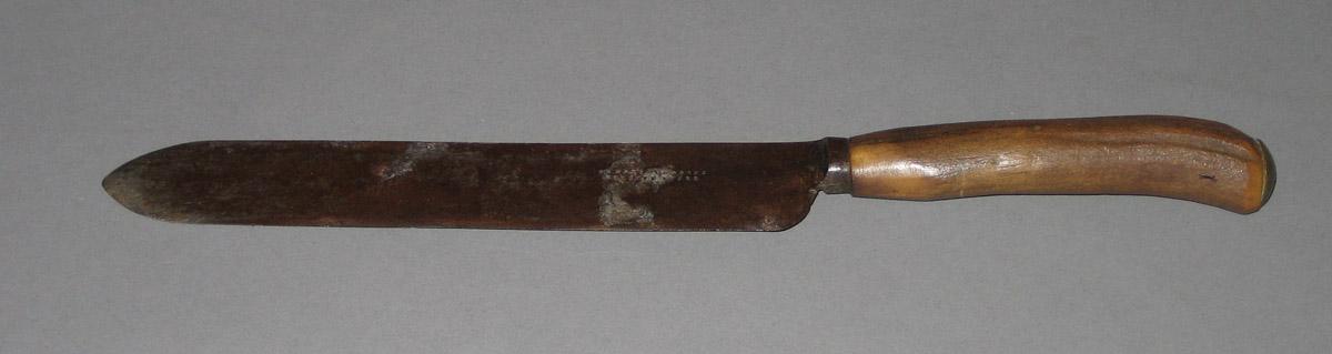 1958.1004 C Knife in sheath