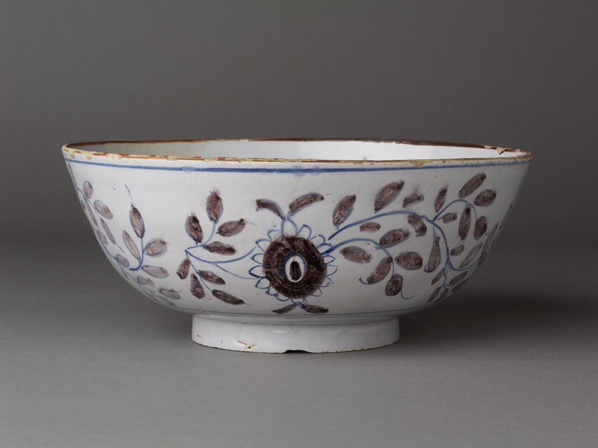 2003.0022.030 Delft punch bowl (side)