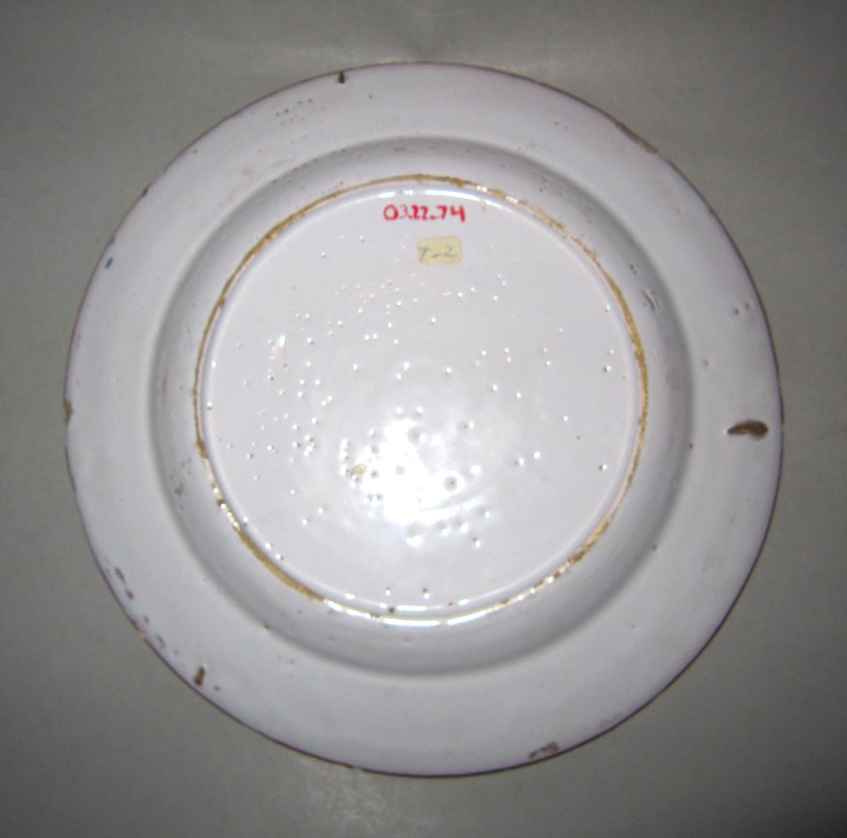 2003.0022.074 Delft plate or dinner plate underside