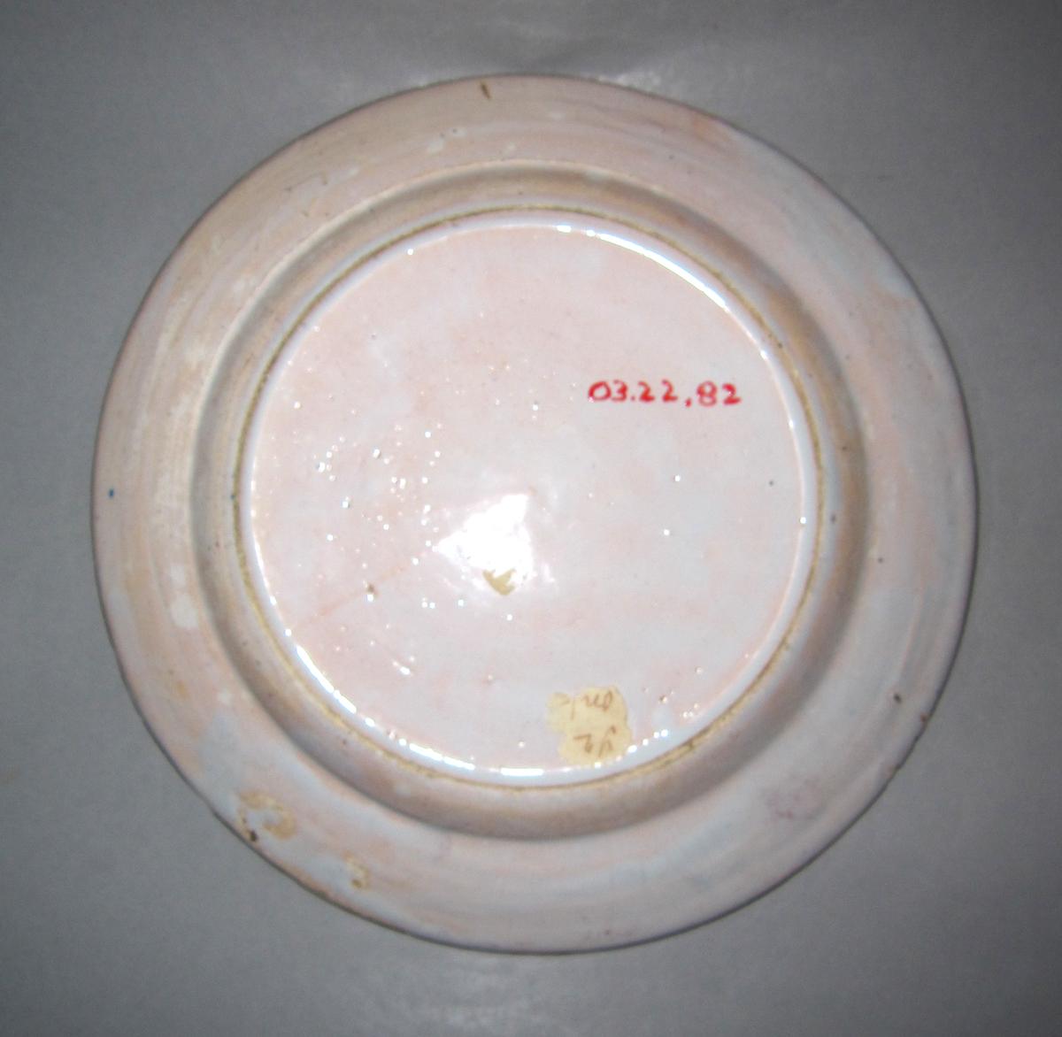 2003.0022.082 Delft plate or dinner plate underside
