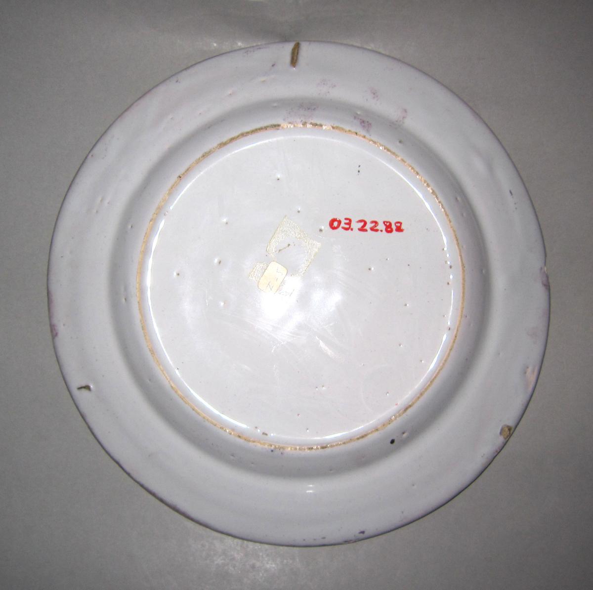 2003.0022.088 Delft plate or dinner plate underside
