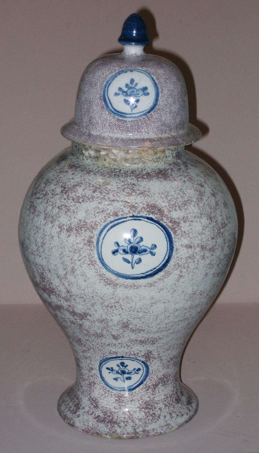 2003.0022.103 Delft vase (side 2)