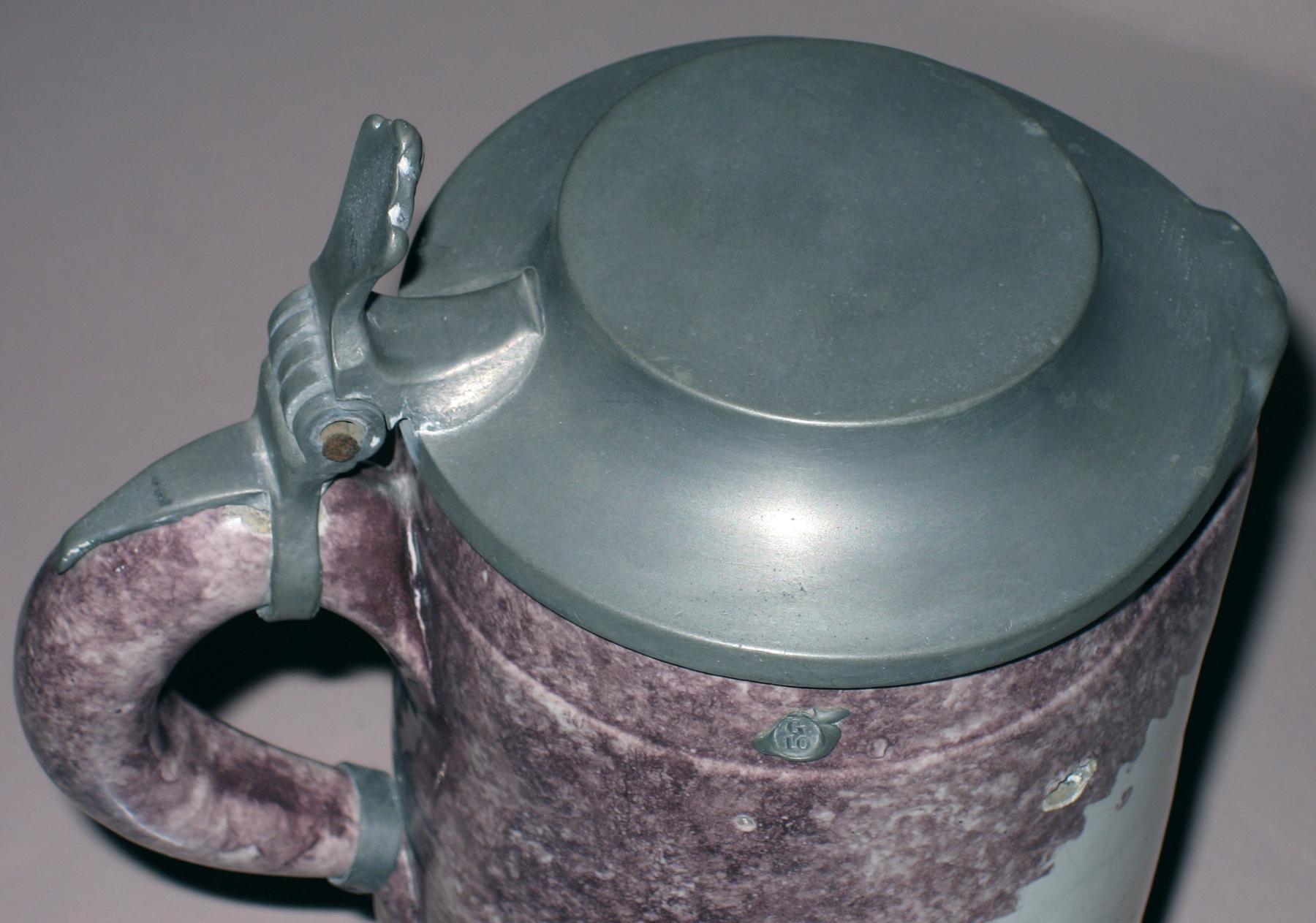 2003.0022.113 Delft jug or measure (lid and sealer's mark)