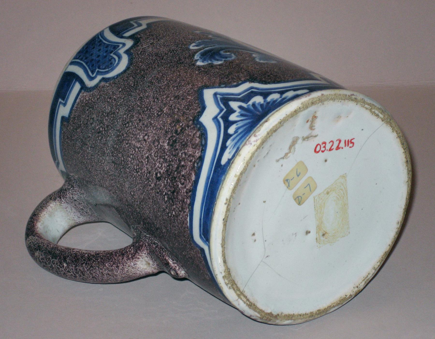 2003.0022.115 Delft tankard or mug (bottom)