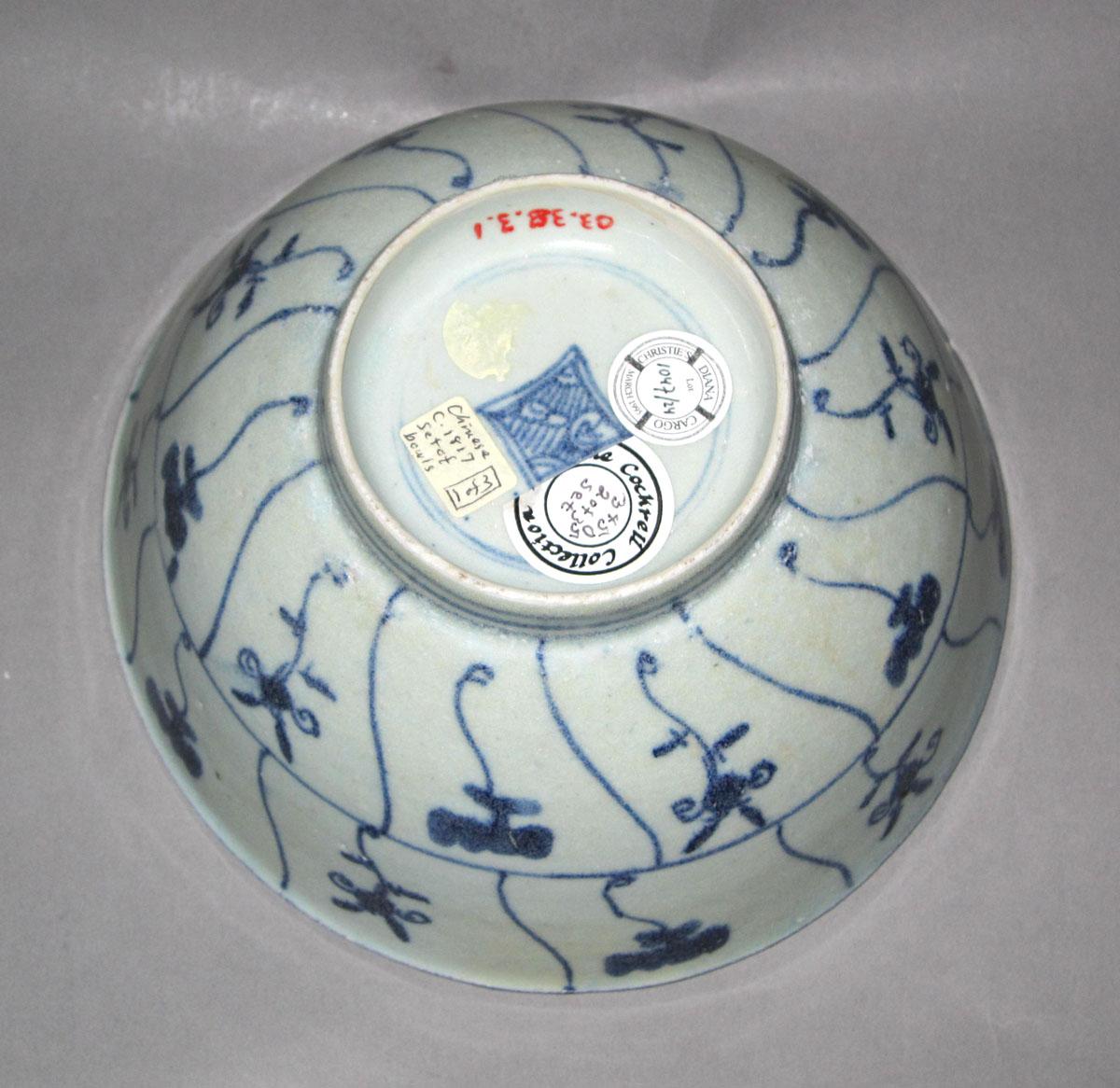 2003.0038.003.001 Porcelain bowl underside