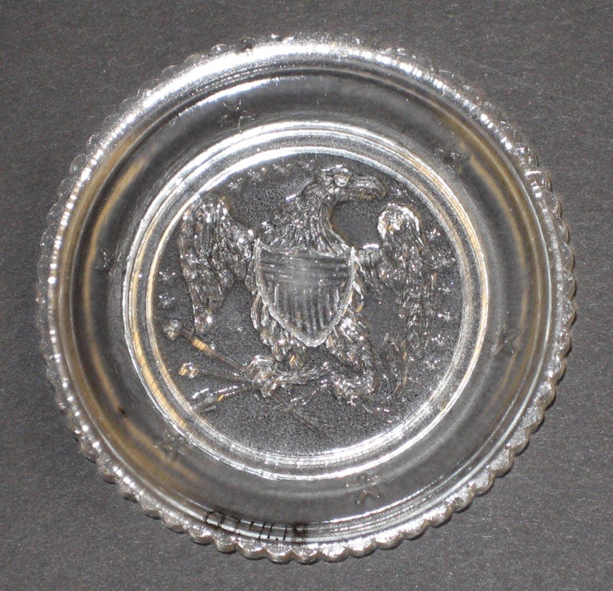 2003.0041.018 Glass cup plate