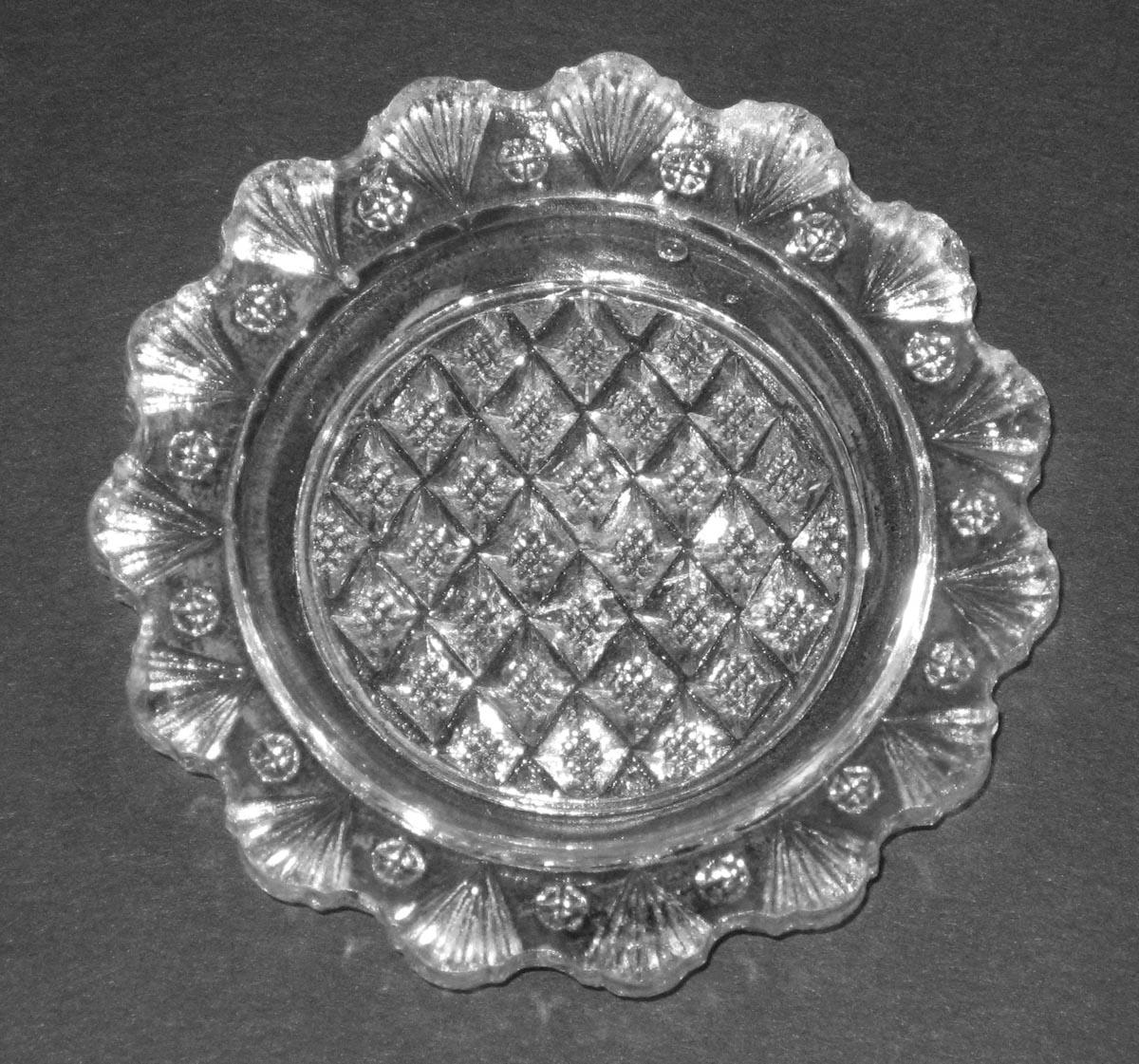 2003.0030.030 Diamond-pattern cup plate