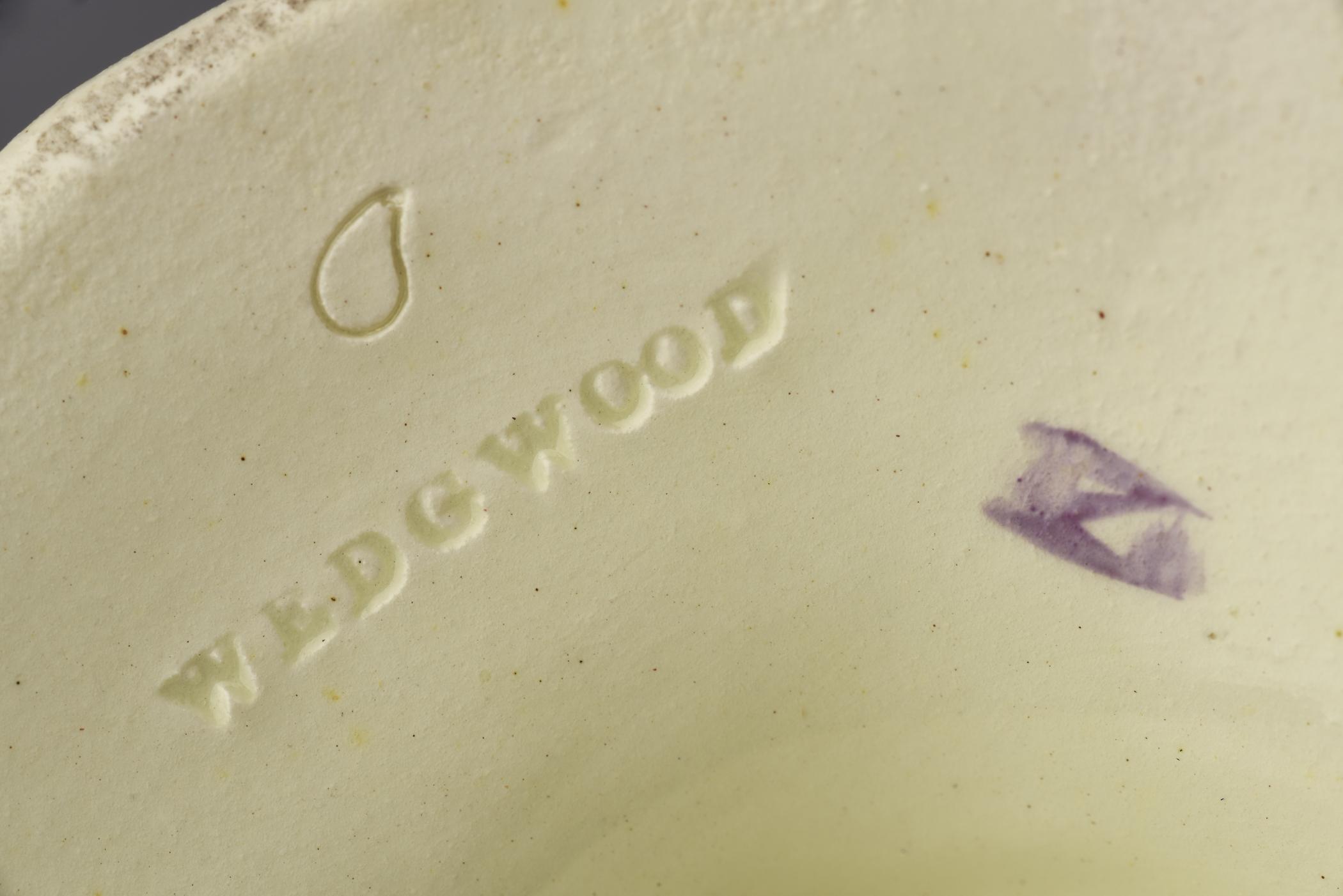 2003.0042 A Tureen, detail 1