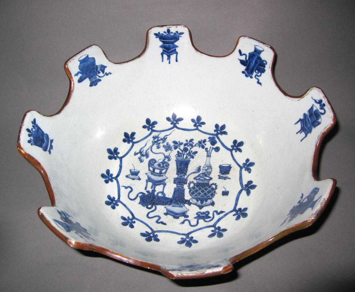 2003.0047.004 Porcelain monteith top