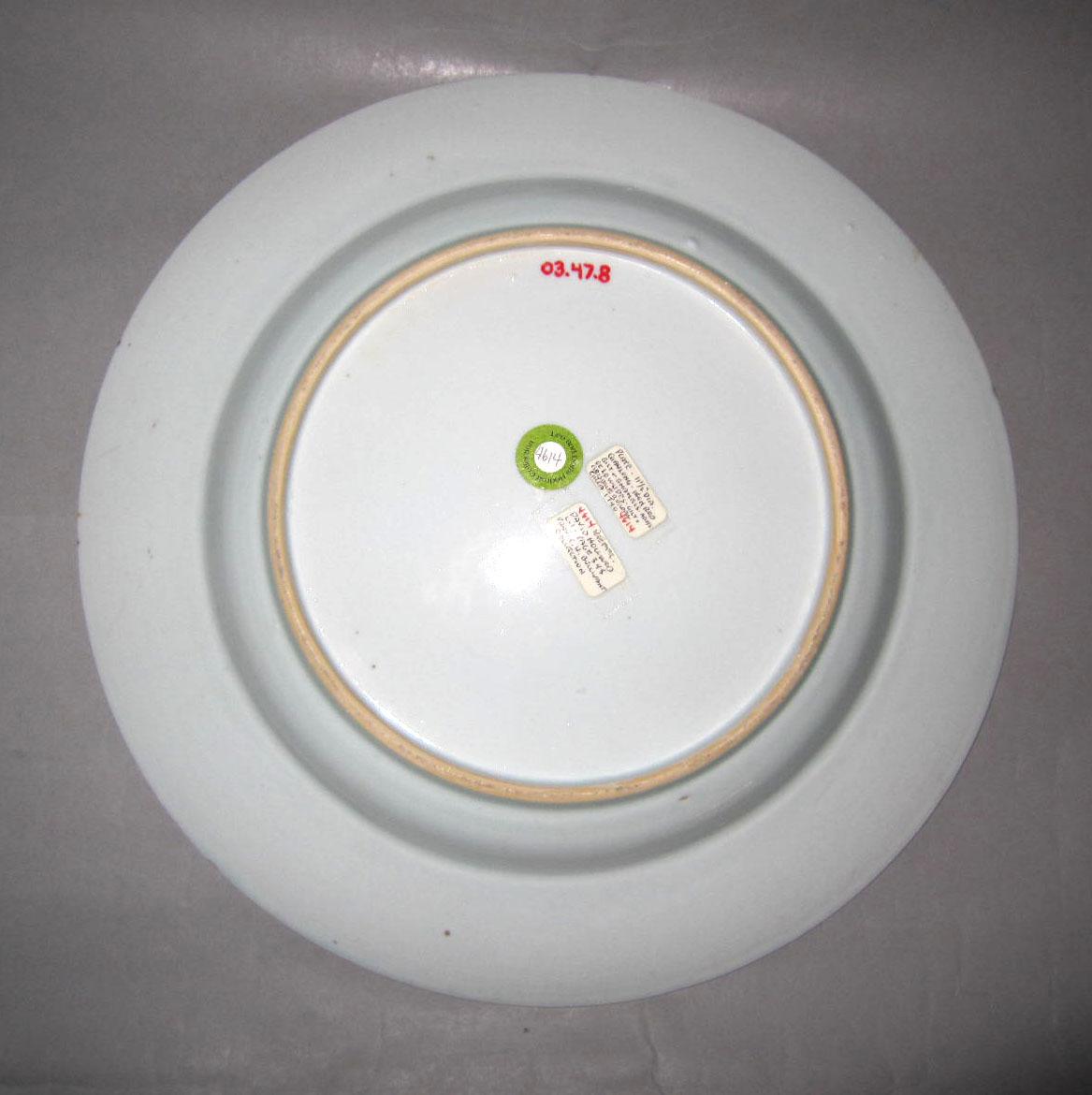 2003.0047.008 Porcelain plate underside