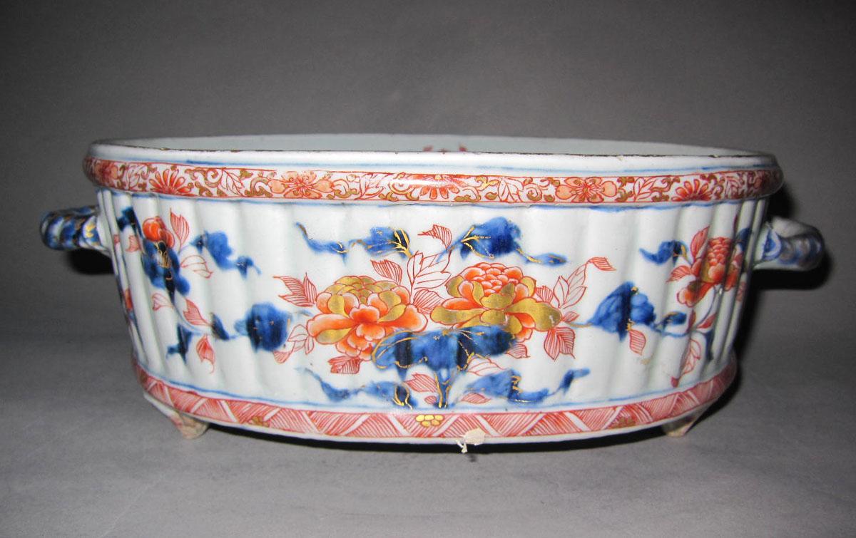 2003.0047.009 Porcelain basin face two