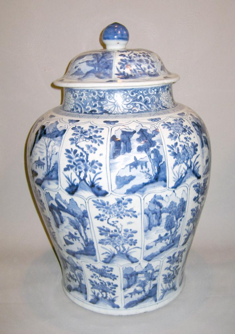 2003.0047.016.001 Porcelain jar