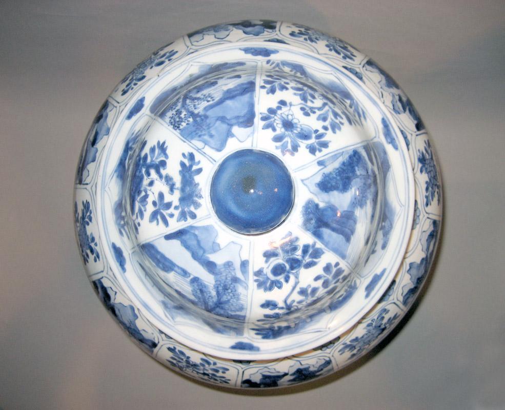 2003.0047.016.001 Porcelain jar top