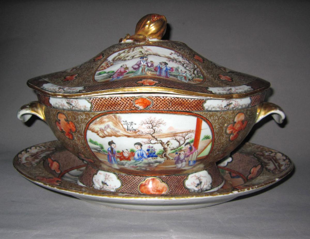 2003.0047.018 A-C Porcelain tureen and stand