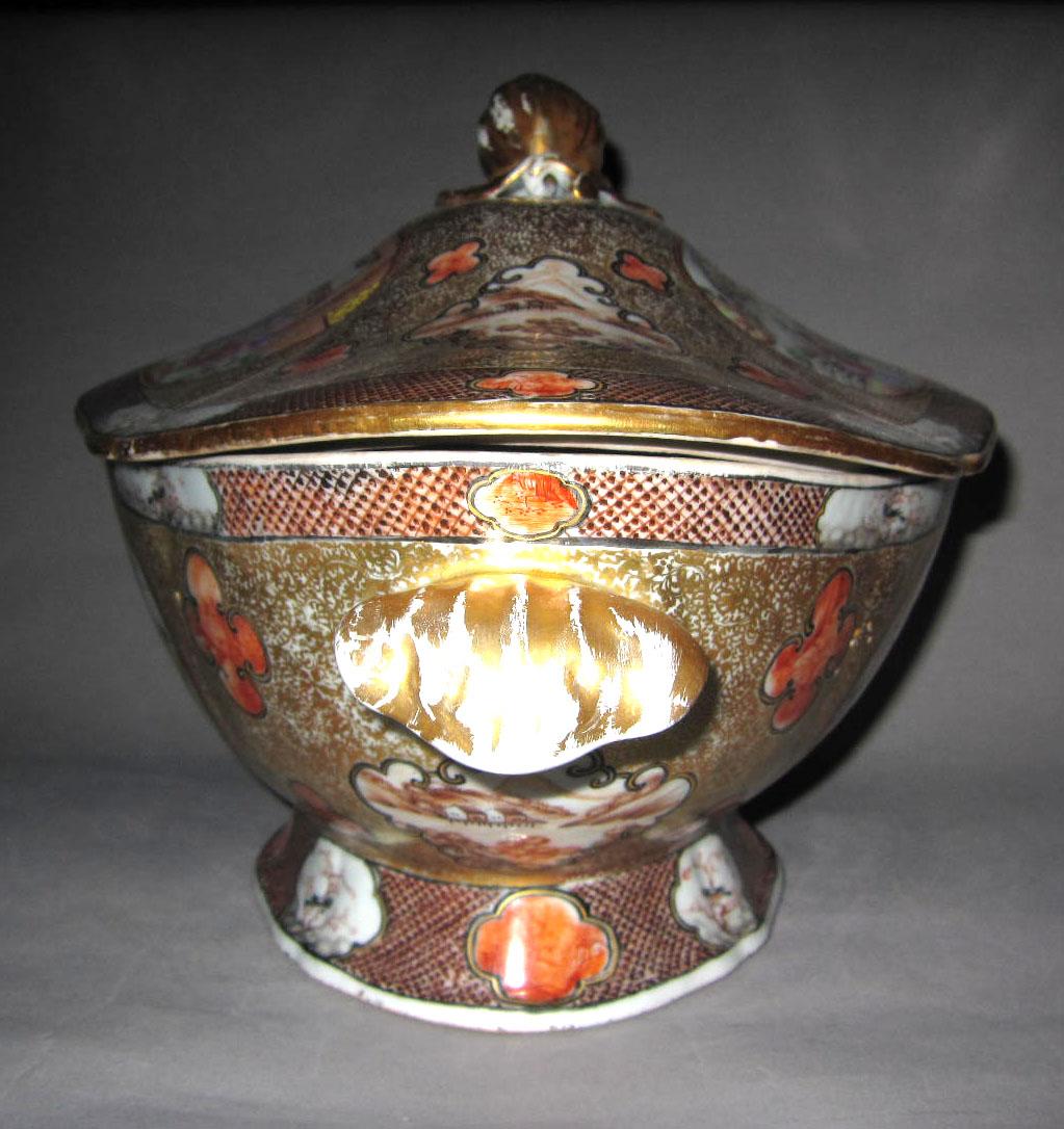2003.0047.018 A, B Porcelain tureen handle