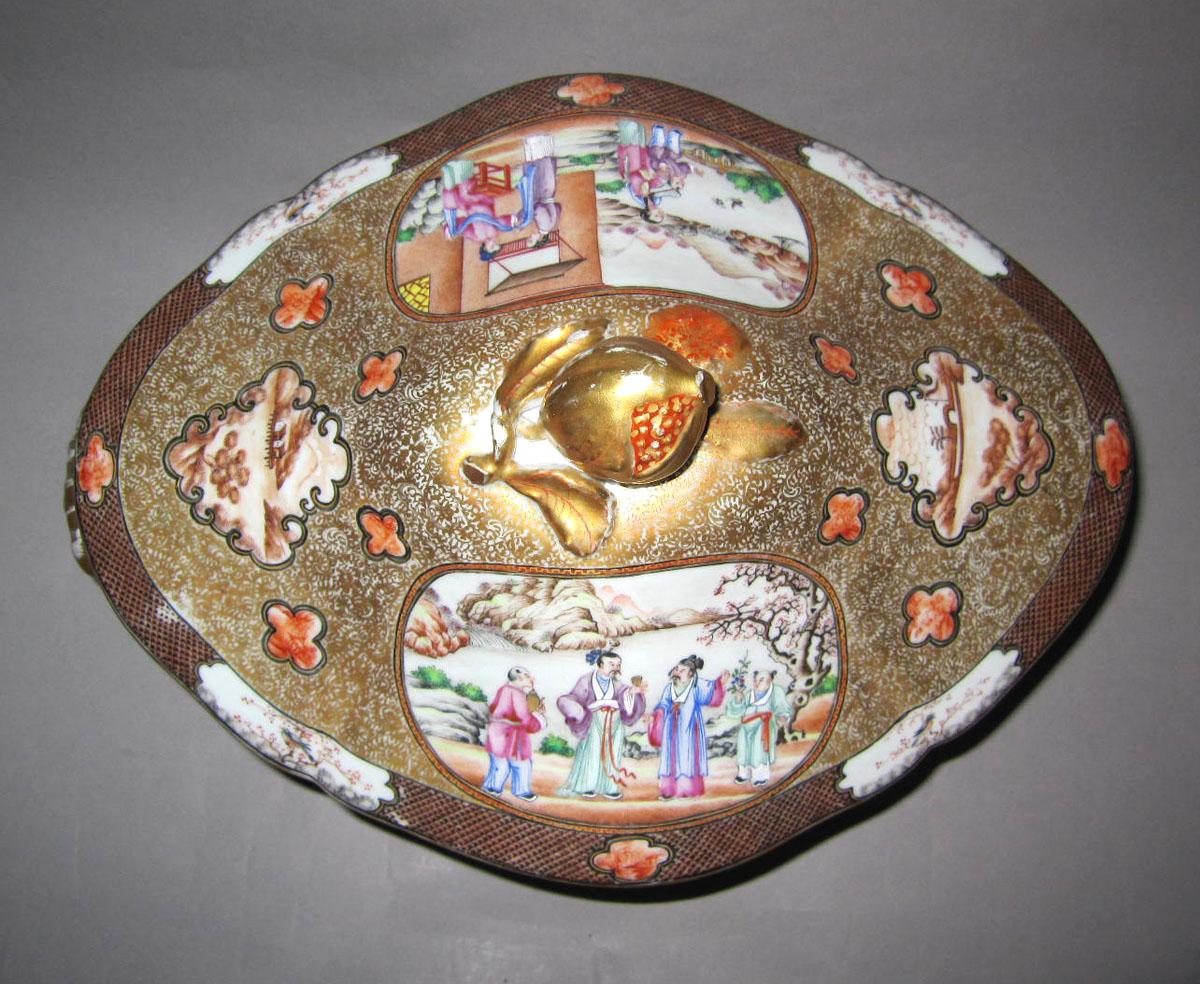 2003.0047.018 A, B Porcelain tureen top