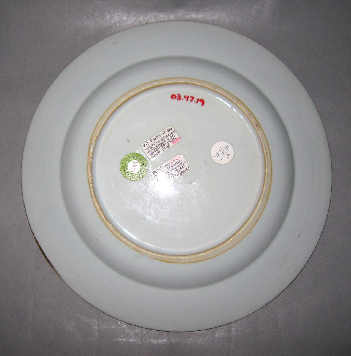 2003.0047.019 Porcelain plate underside