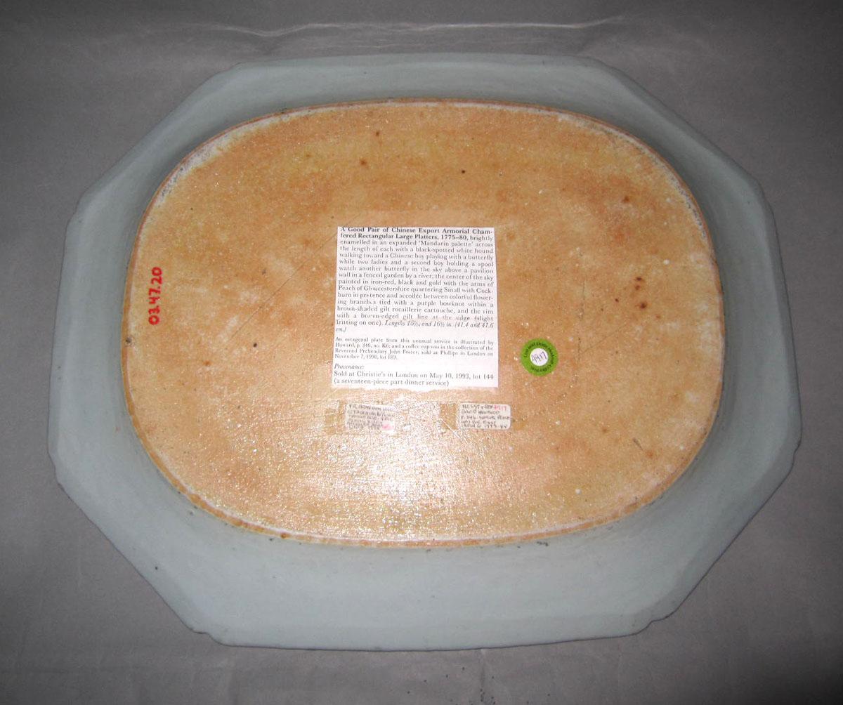 2003.0047.020 Porcelain platter underside