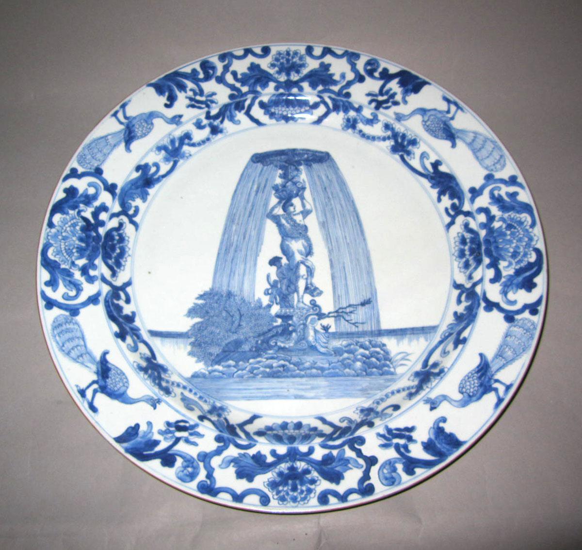 2003.0047.021 Porcelain charger