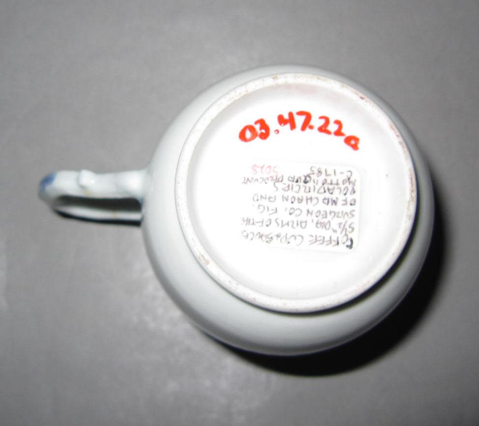 2003.0047.022 A Porcelain coffee cup underside
