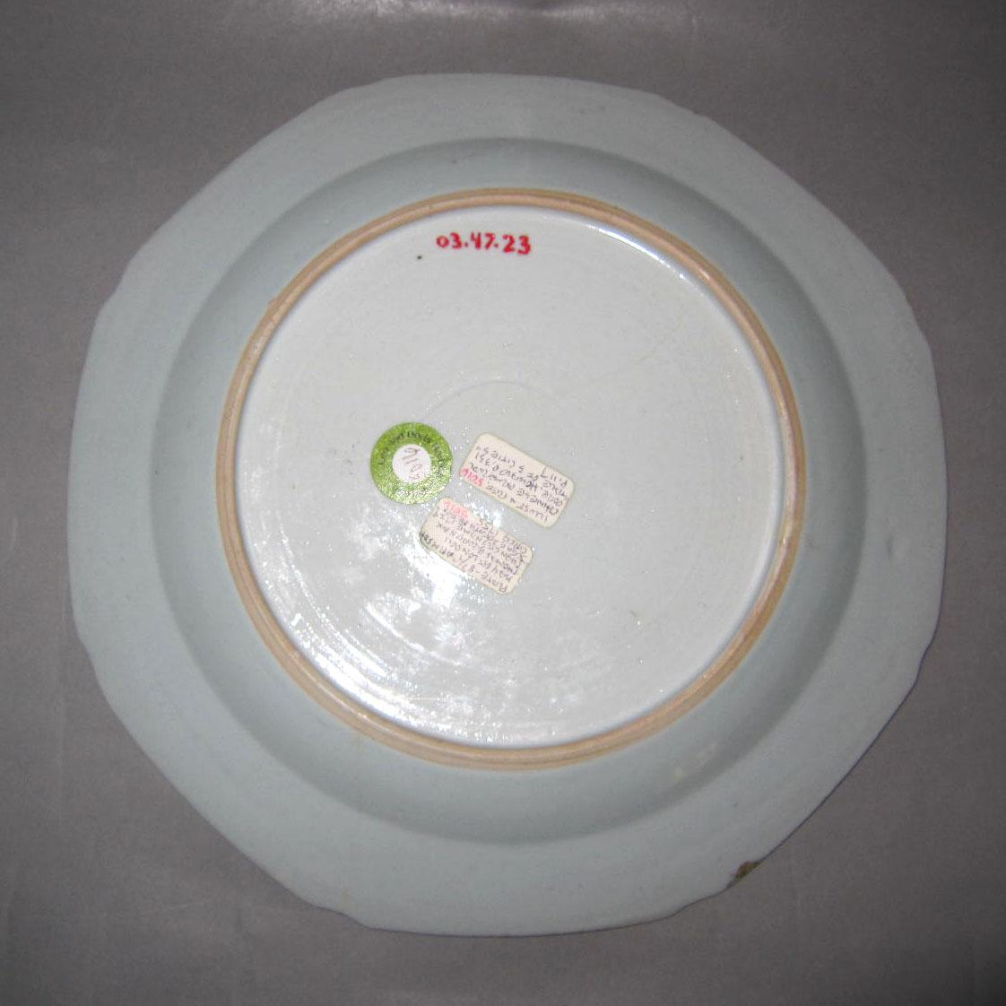 2003.0047.023 Porcelain plate underside