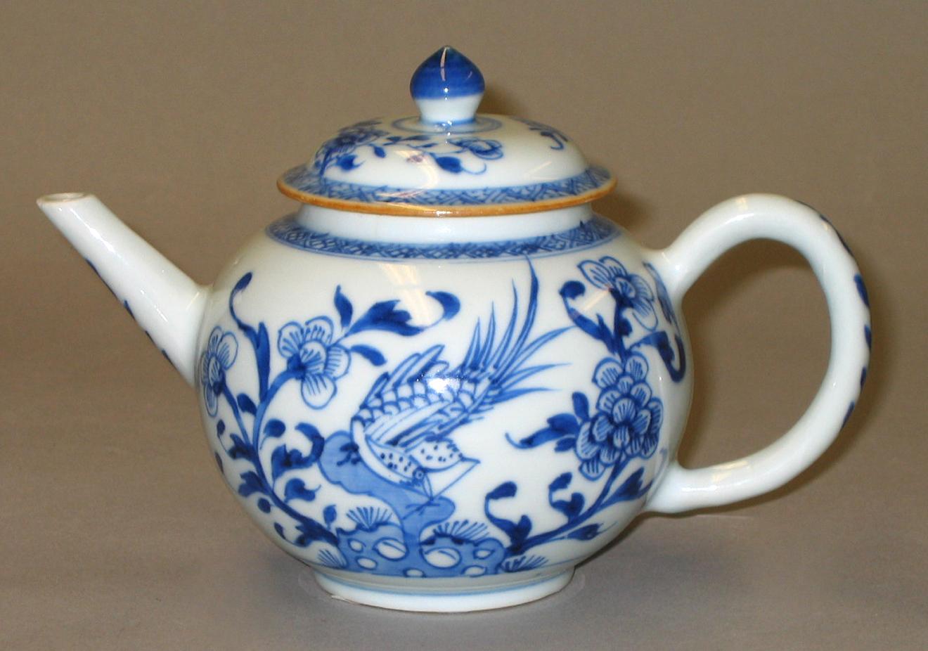 2003.0049 Chinese export porcelain teapot