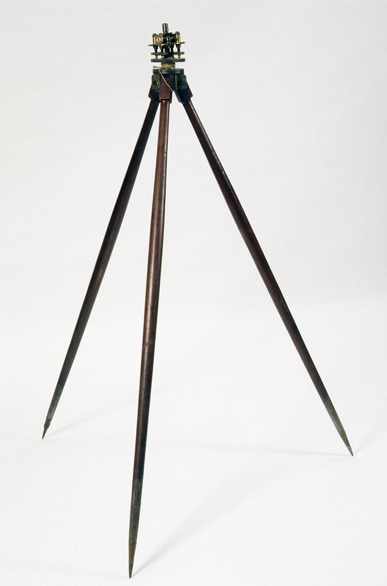 2003.0058 Tripod