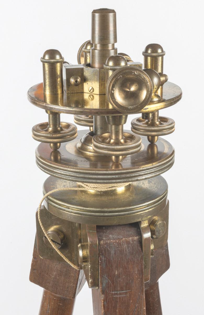 2003.0058 Tripod (detail 2)