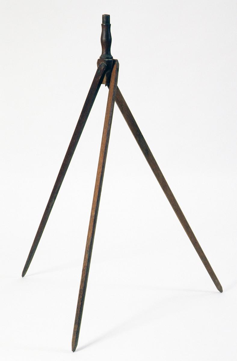 2003.0059 Tripod