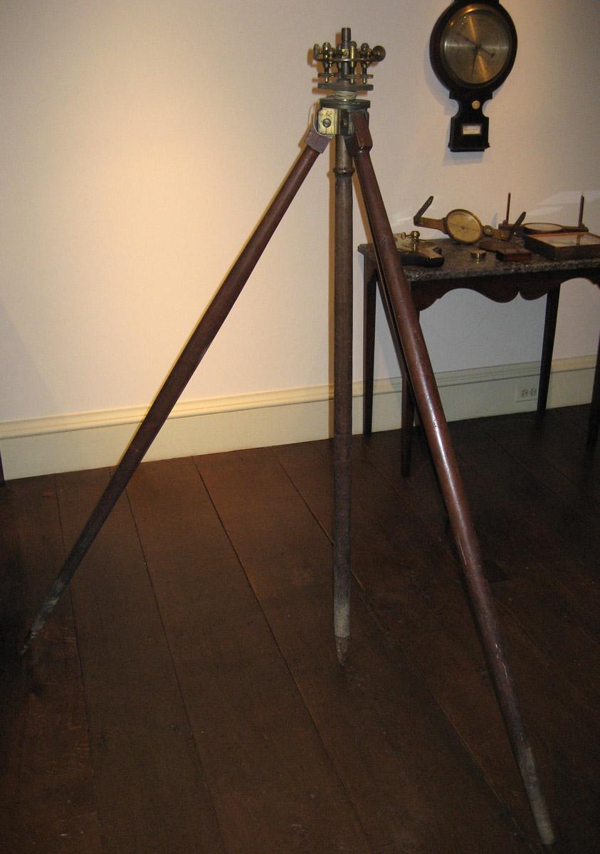 2003.0060 Jacobs staff and tripod