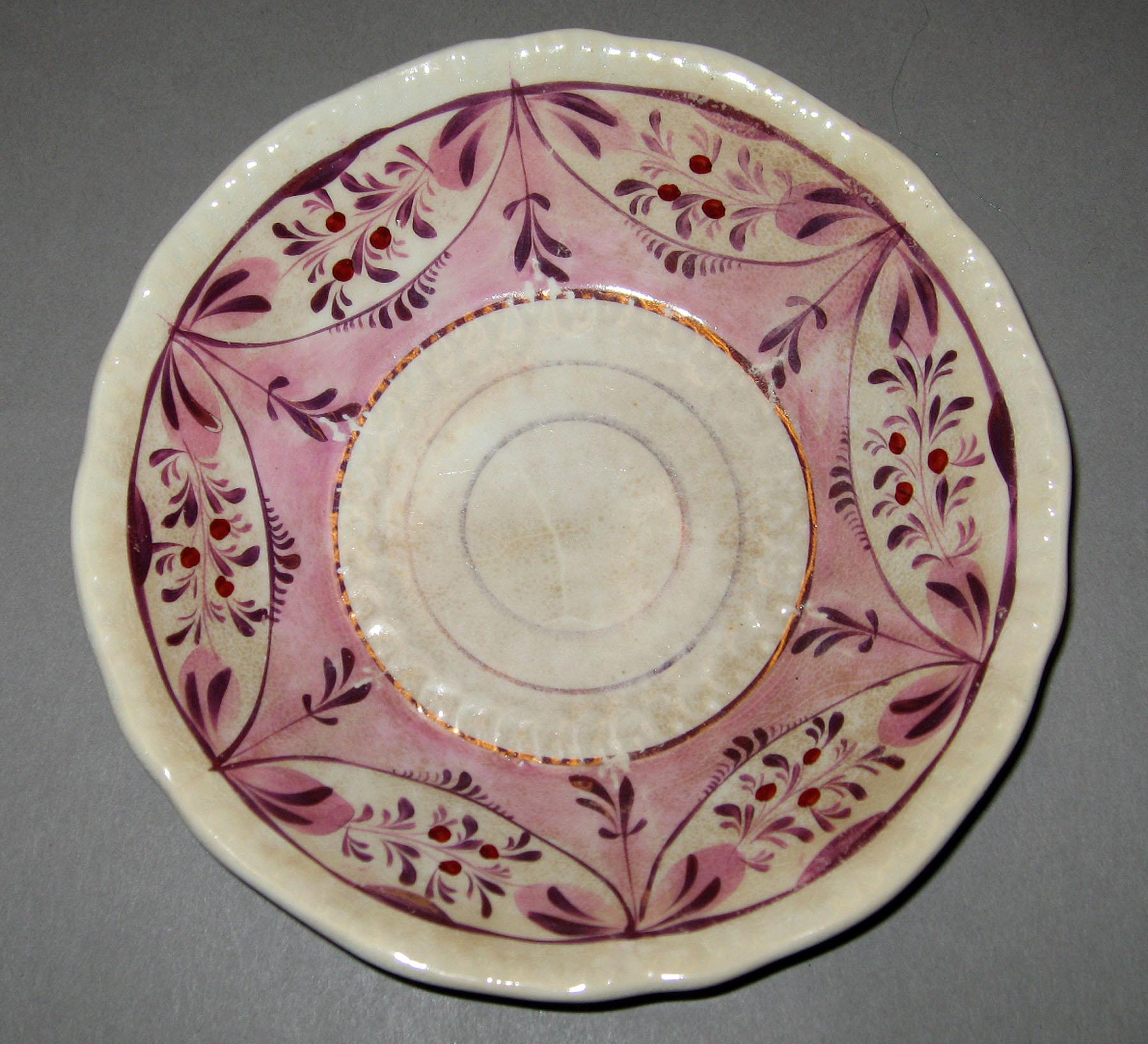 2004.0018.001.015 Lusterware Saucer
