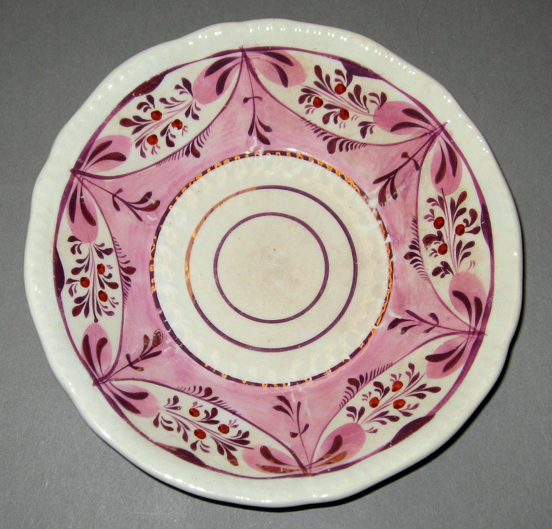 2004.0018.001.018 Lusterware Saucer