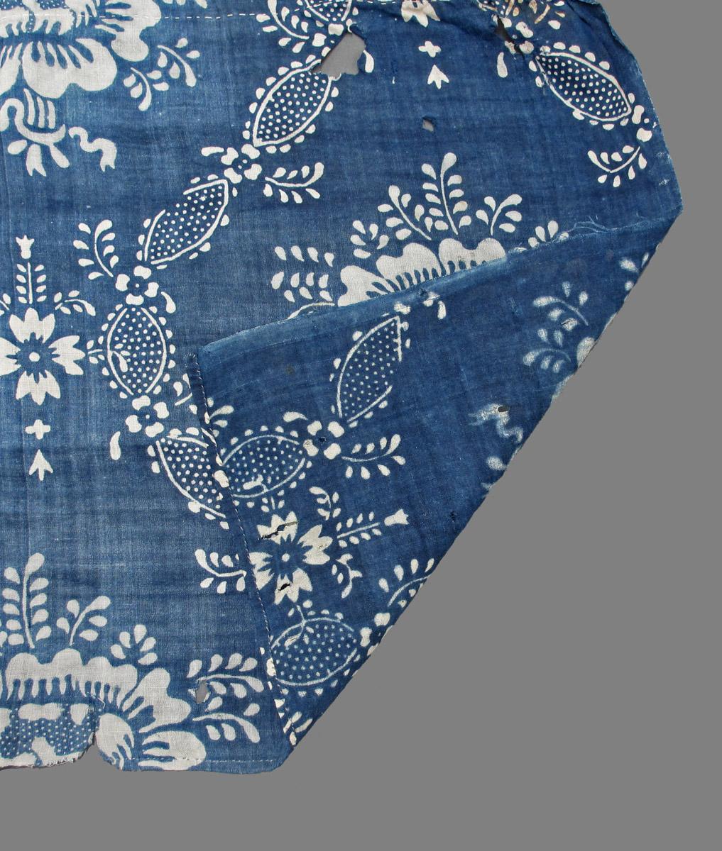 2004.0040.002 textile, printed folded corner