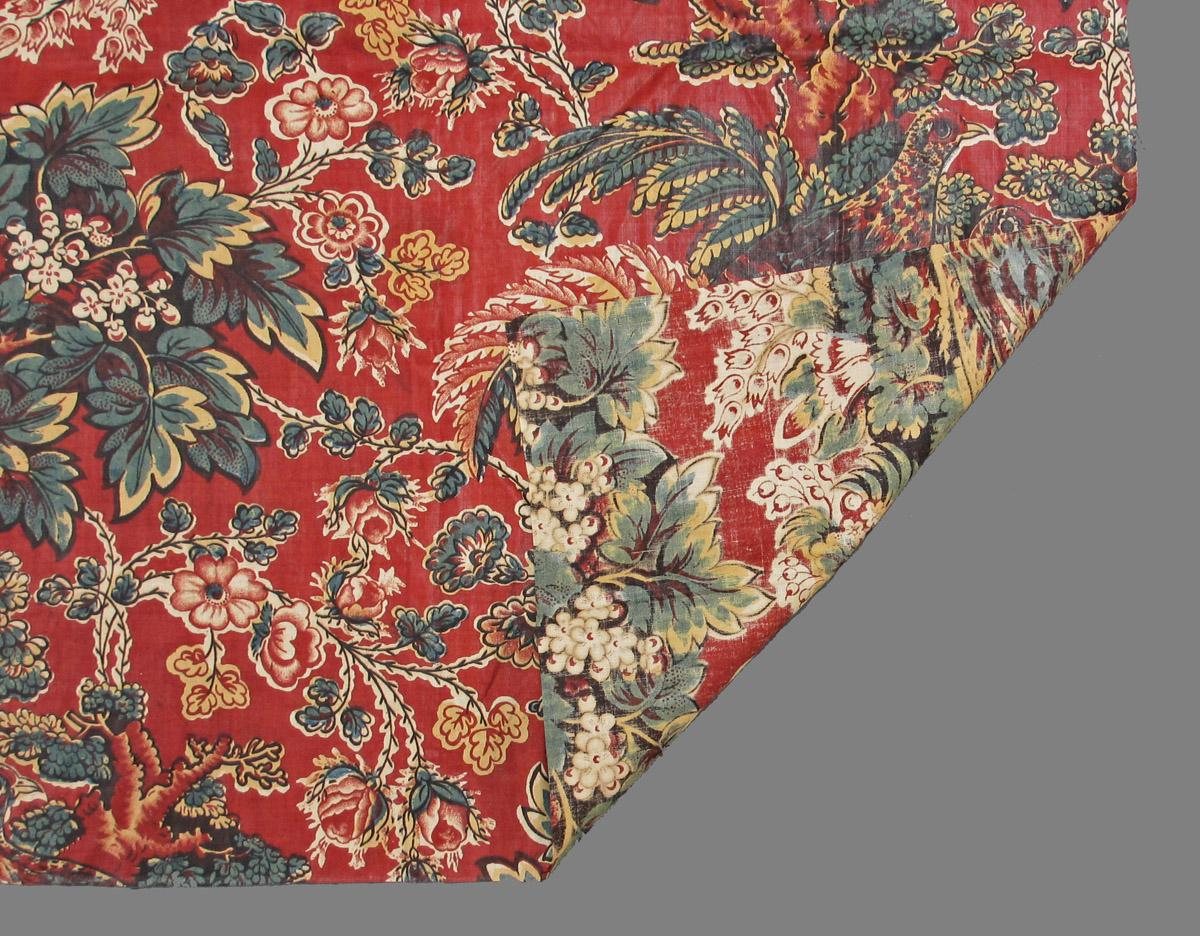 2004.0040.003 textile, printed folded corner