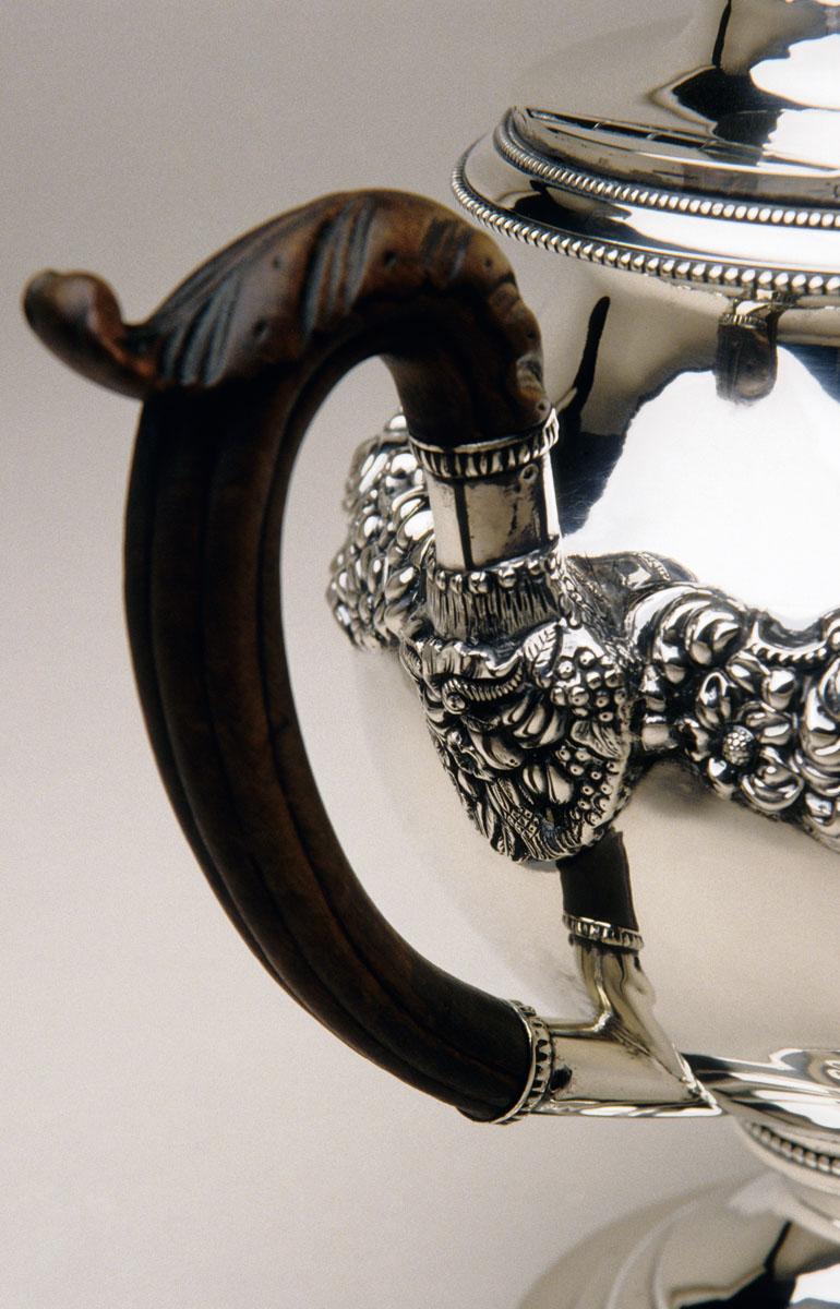2004.0045.001 Coffee Pot, detail 2