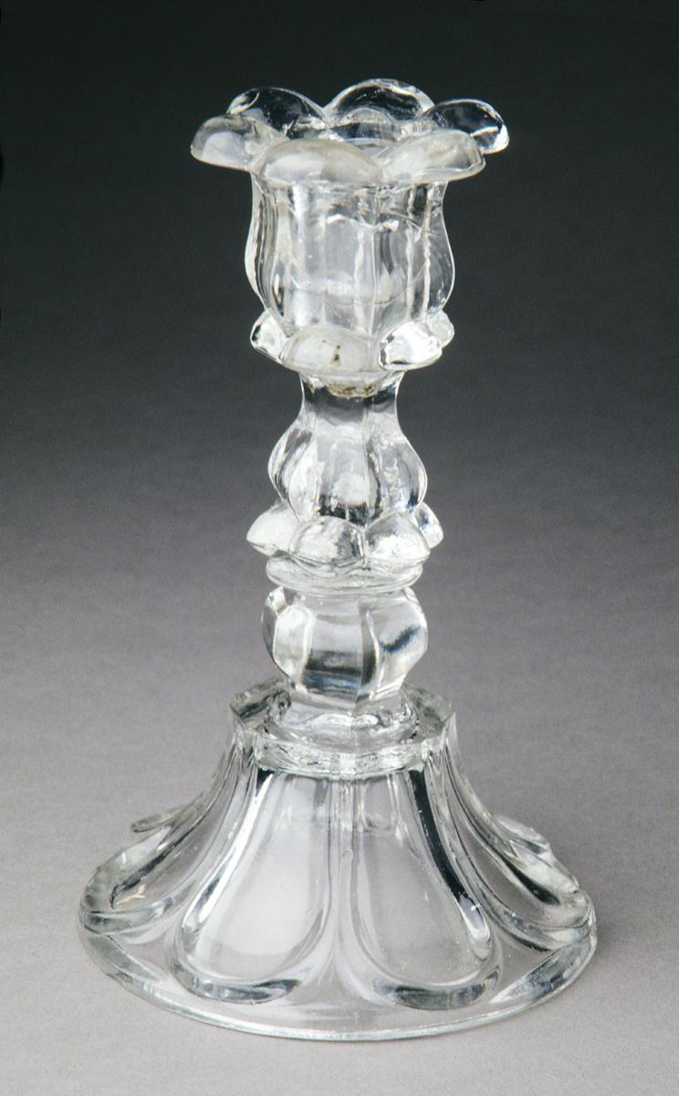 2004.0047.002 Glass candlestick, view 2