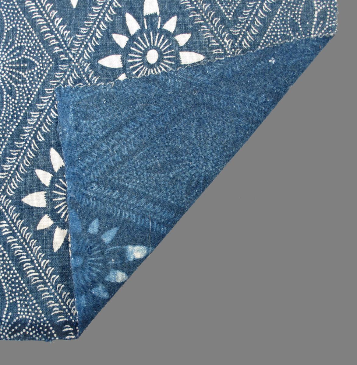 2004.0048.003 textile, printed folded corner