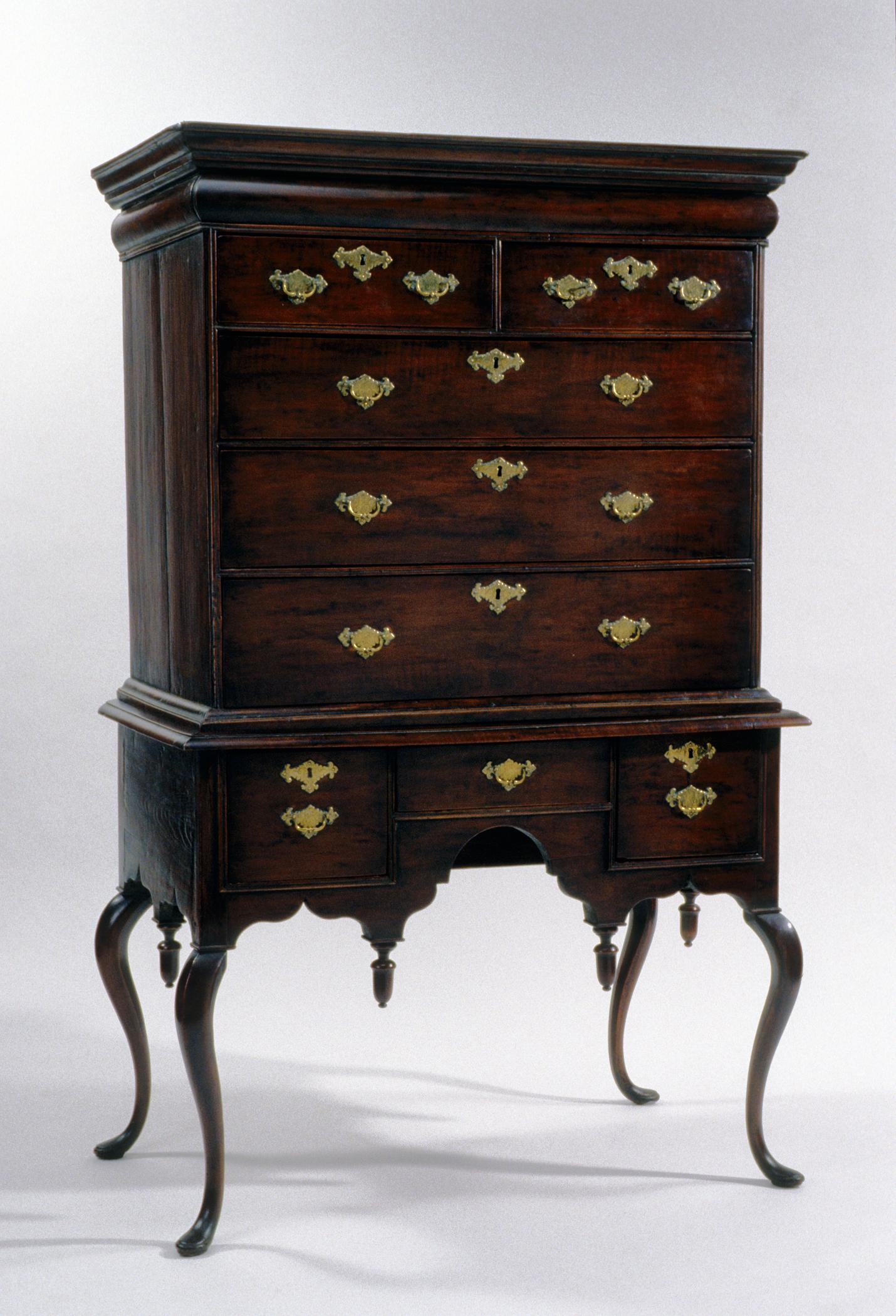 2004.0049.001 A, B Chest