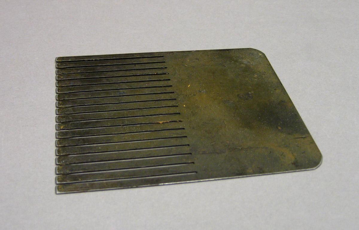 2004.0050 H Graining comb