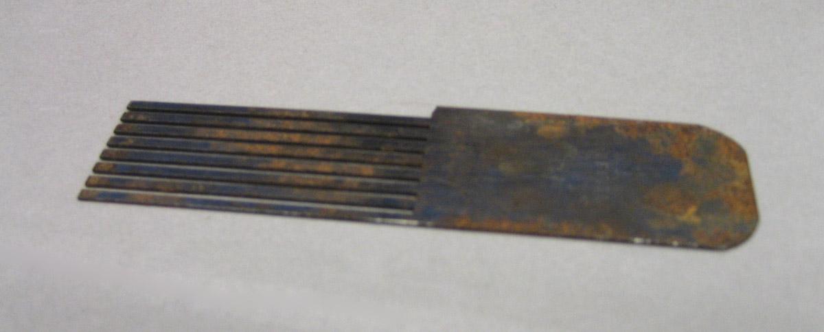 2004.0050 B Graining comb