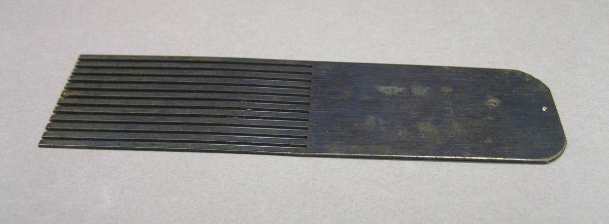 2004.0050 C Graining comb