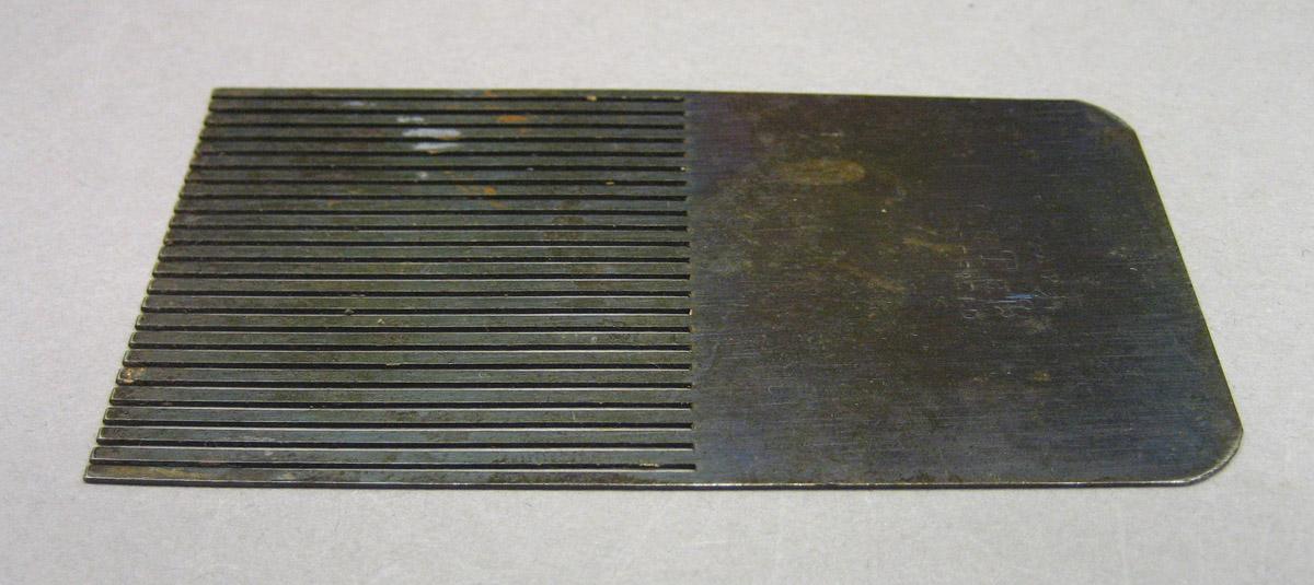 2004.0050 D Graining comb