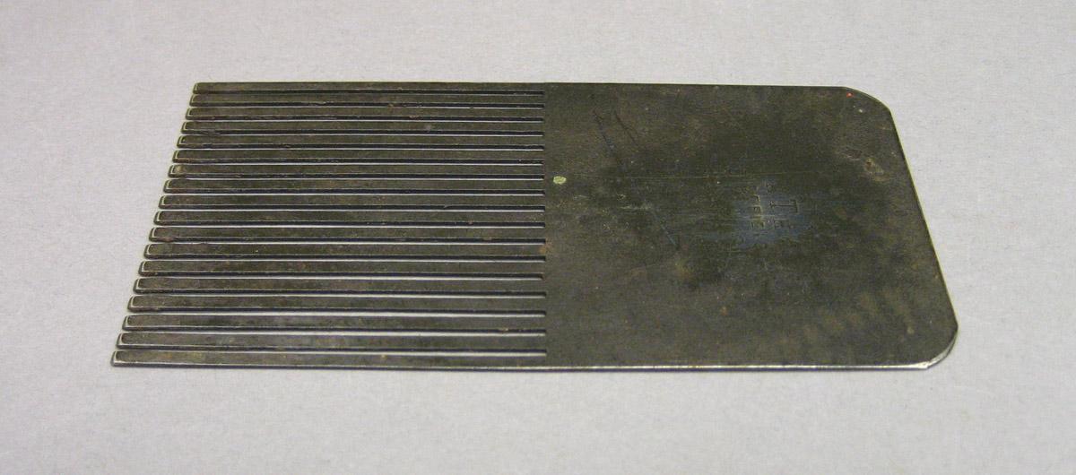 2004.0050 E Graining comb