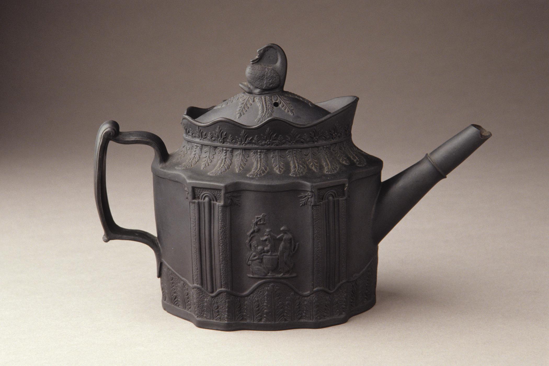 2004.0054 Basalt teapot (side 2)